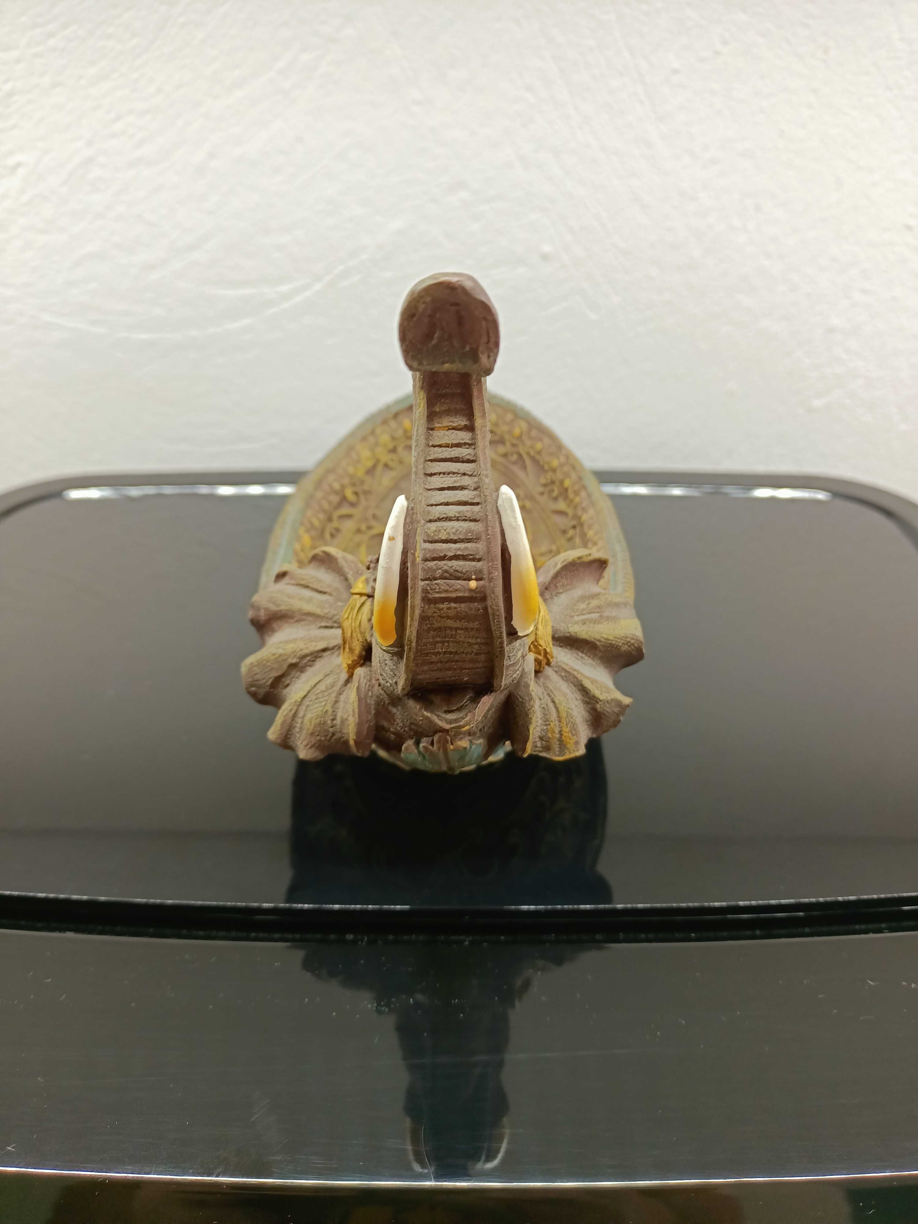 Słonik - figurka dekoracyjna z miseczką