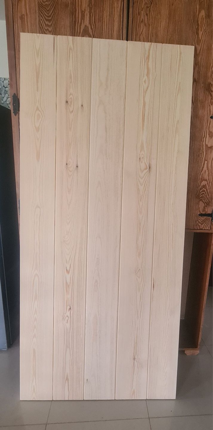 Drzwi przesuwne drewniane typu barn door