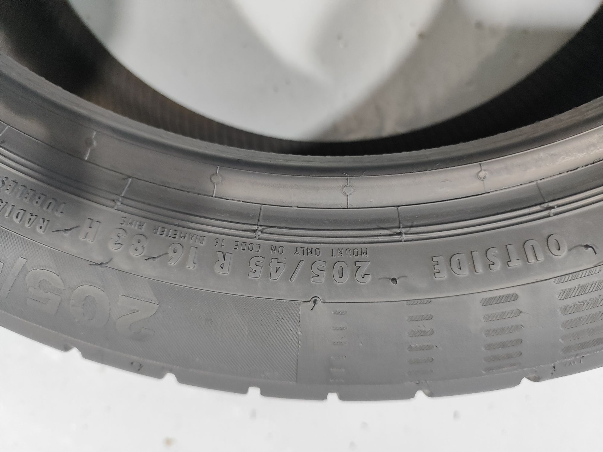 2 pneus semi novos 205-45R16 Continental - Oferta dos portes