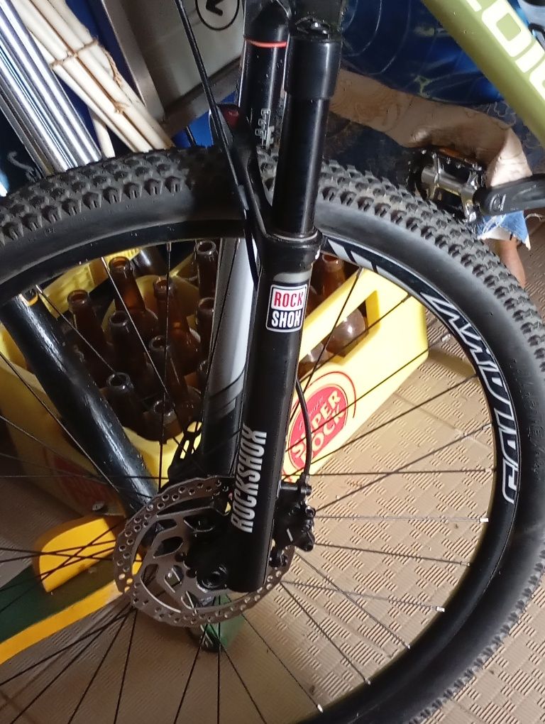 Bicicleta BTT roda 29+ equipamento ( penso que tem garantia)