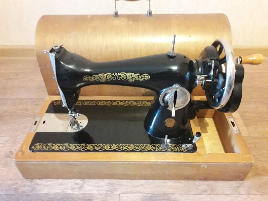 Швейная машина ПМЗ в отличном состоянии с футляром