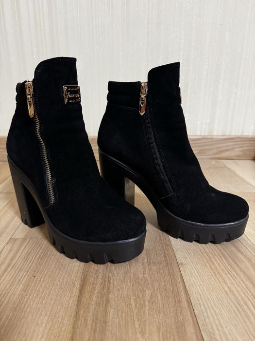 Черевики жіночі осінні з утепленням. Натуральний замш