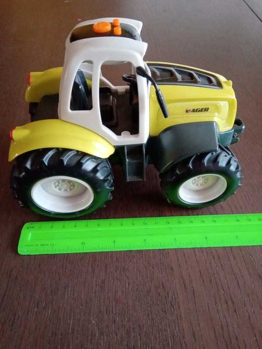 Traktor wydający dźwięki długość 19cm