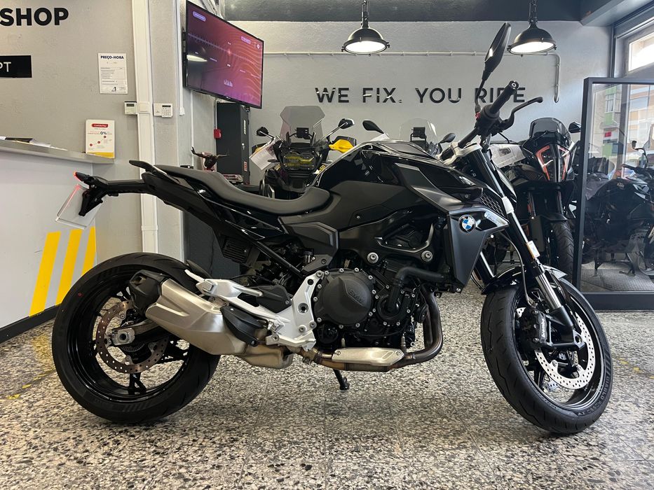 BMW F 900 r de Julho de 2025. 1420 Kms. Style Triple Black