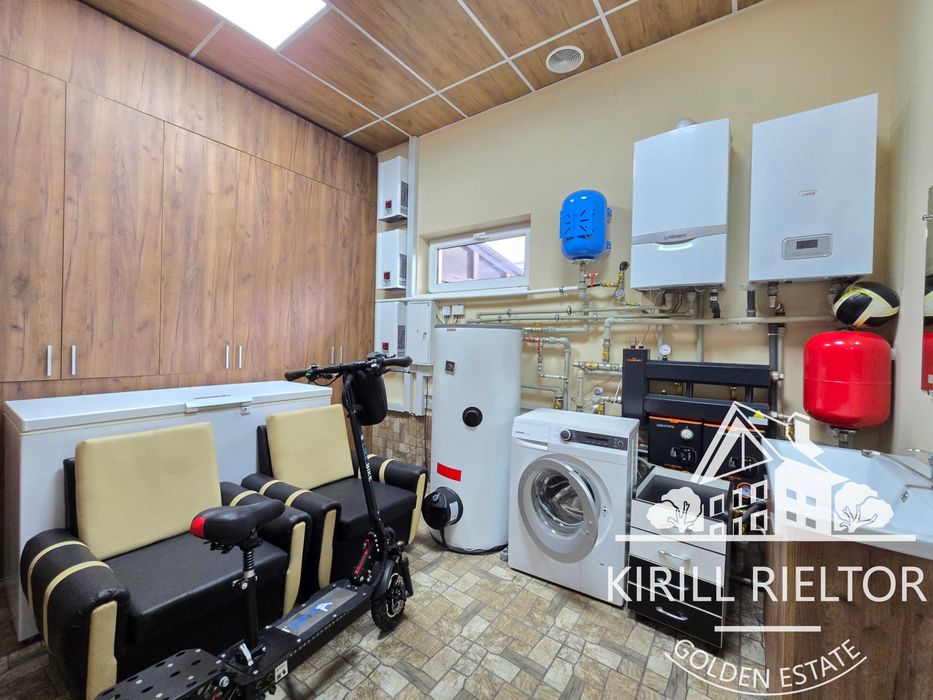 Продам дом с ремонтом и искусственным водопадом на участке S = 11 сот.