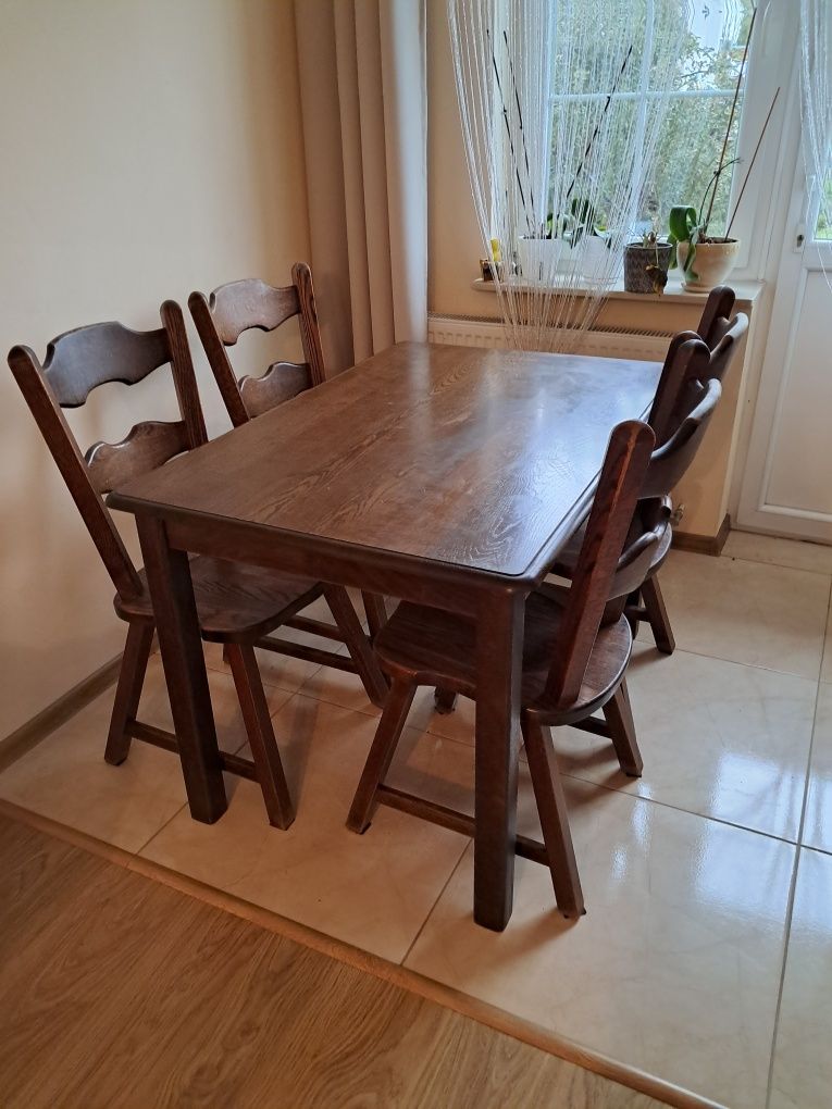 Stół do kuchni,jadalni plus cztery krzesła