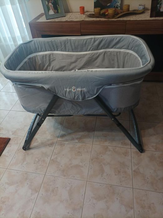 Cama bebé cinzento