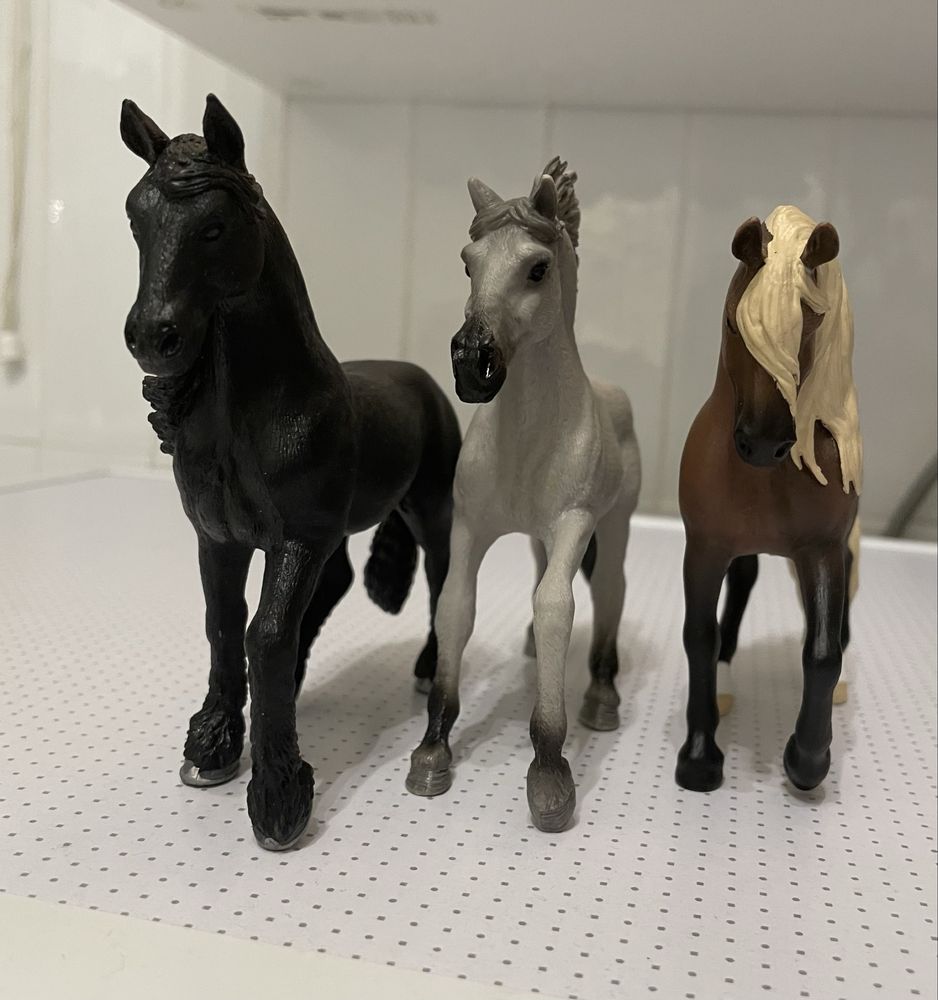 Schleich koń zestaw 3 konie fryzyjski sorraia paso mustang ogier