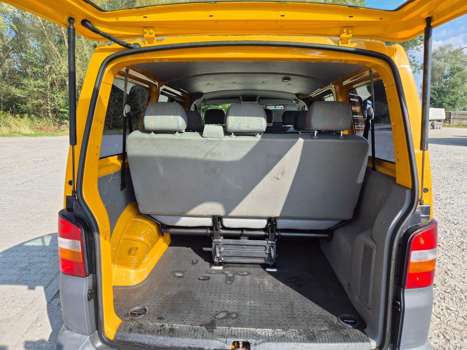 F-VAT 23%*Volkswagen Transporter T5*9 osób *SPRAWNA KLIMA*1 właściciel