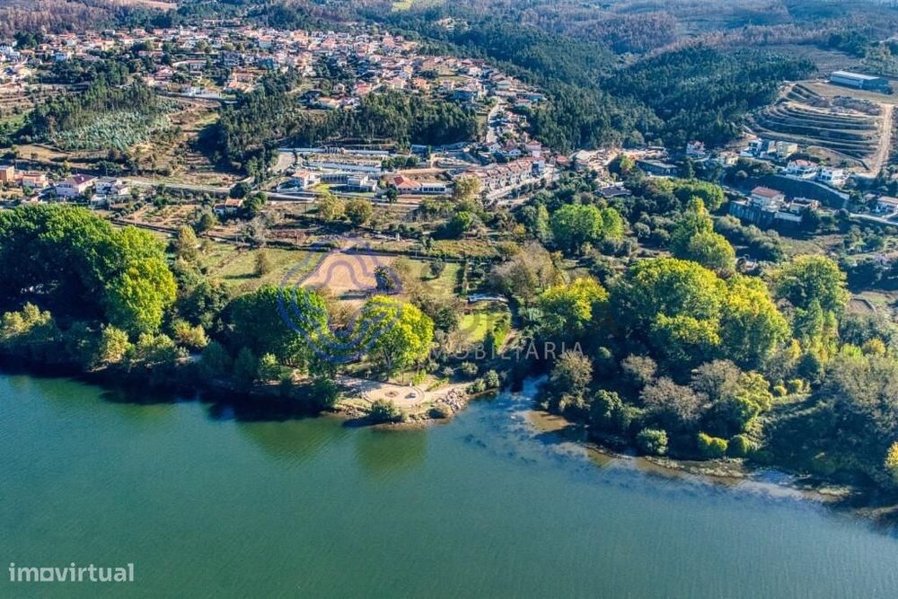 Moradia T6 independente, lote 2780m2