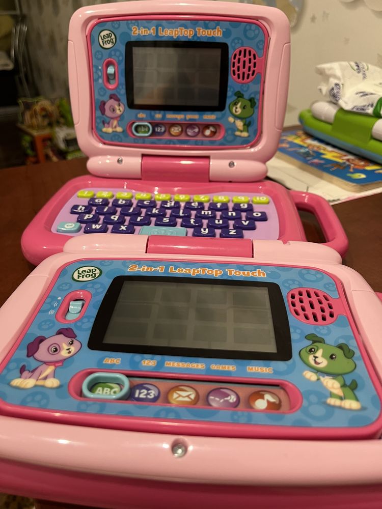 Іграшковий ноутбук із сенсорним екраном