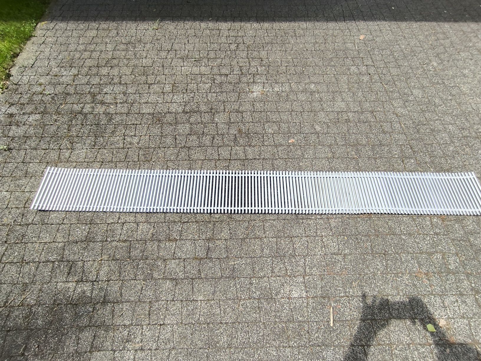 Kratka do grzejnika kanałowego metalowa 240 cm x 24 cm