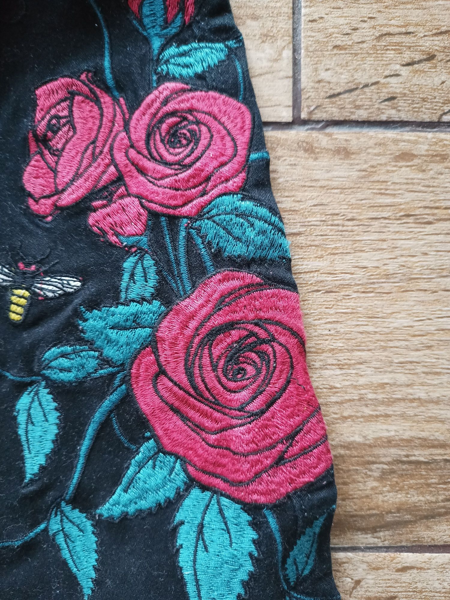 Spodnie z różami, czarne, Diverse, rozmiar L