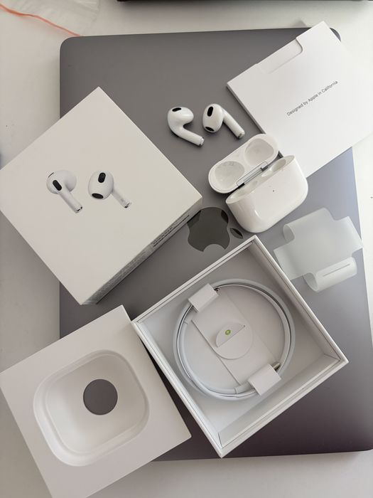 Продам наушники airPods 3