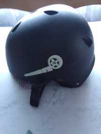 Kask czarny 58-62 cm