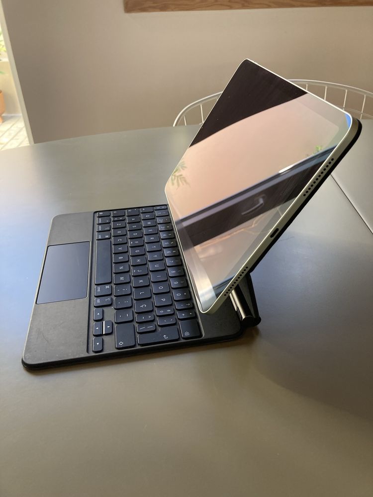 iPad Air (4th gen) 256GB + Magic Keyboard