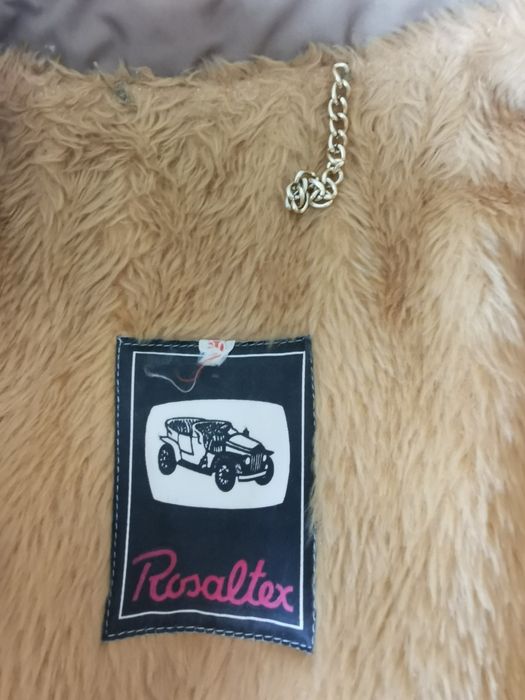 Gabardina com pelo por dentro e com capuz