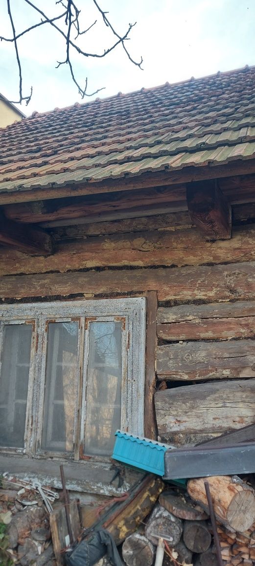 Sprzedam stary dom na materiały budowlane.