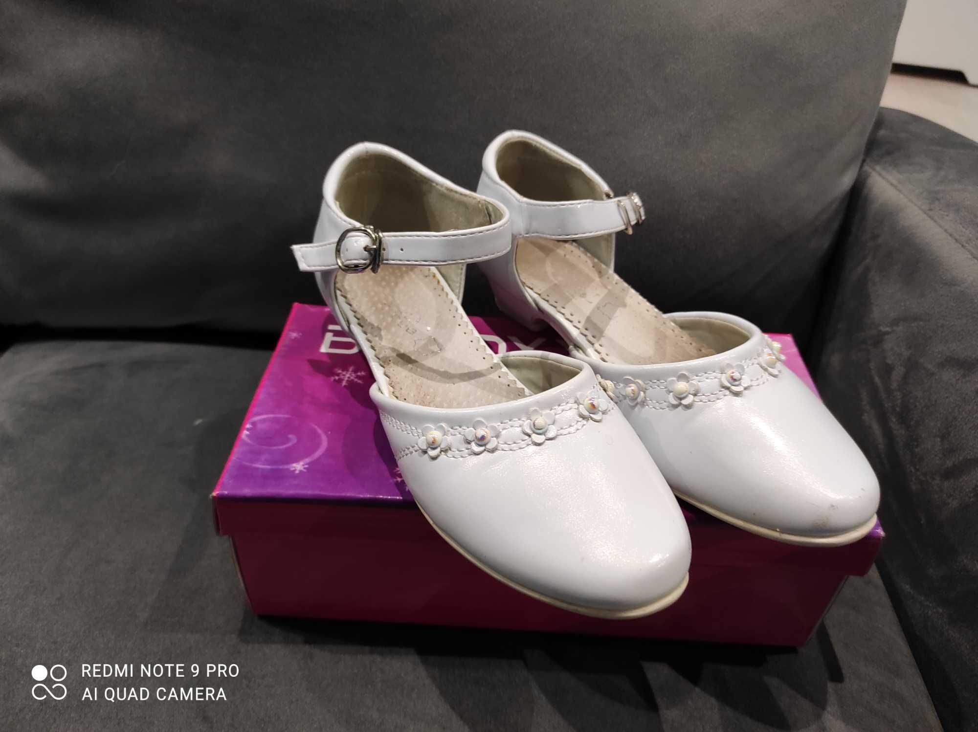 Buty białe r 32 obcas