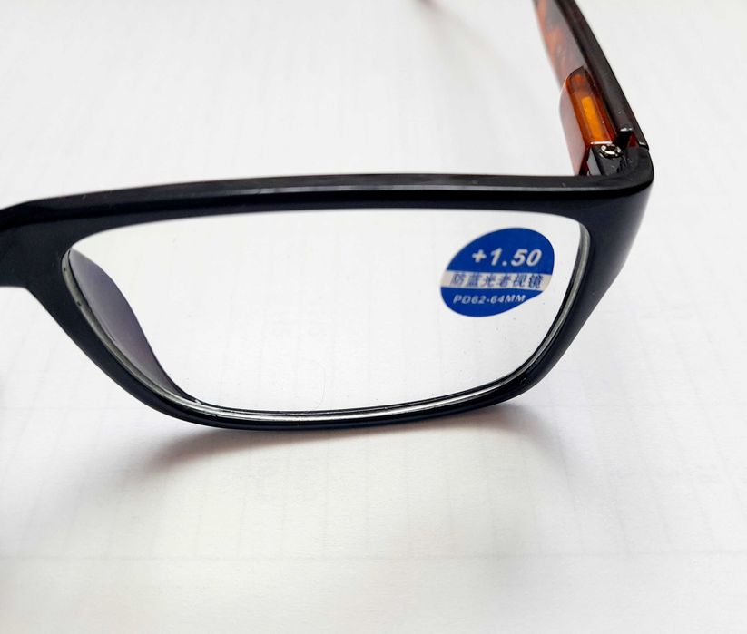 Окуляри для читання.