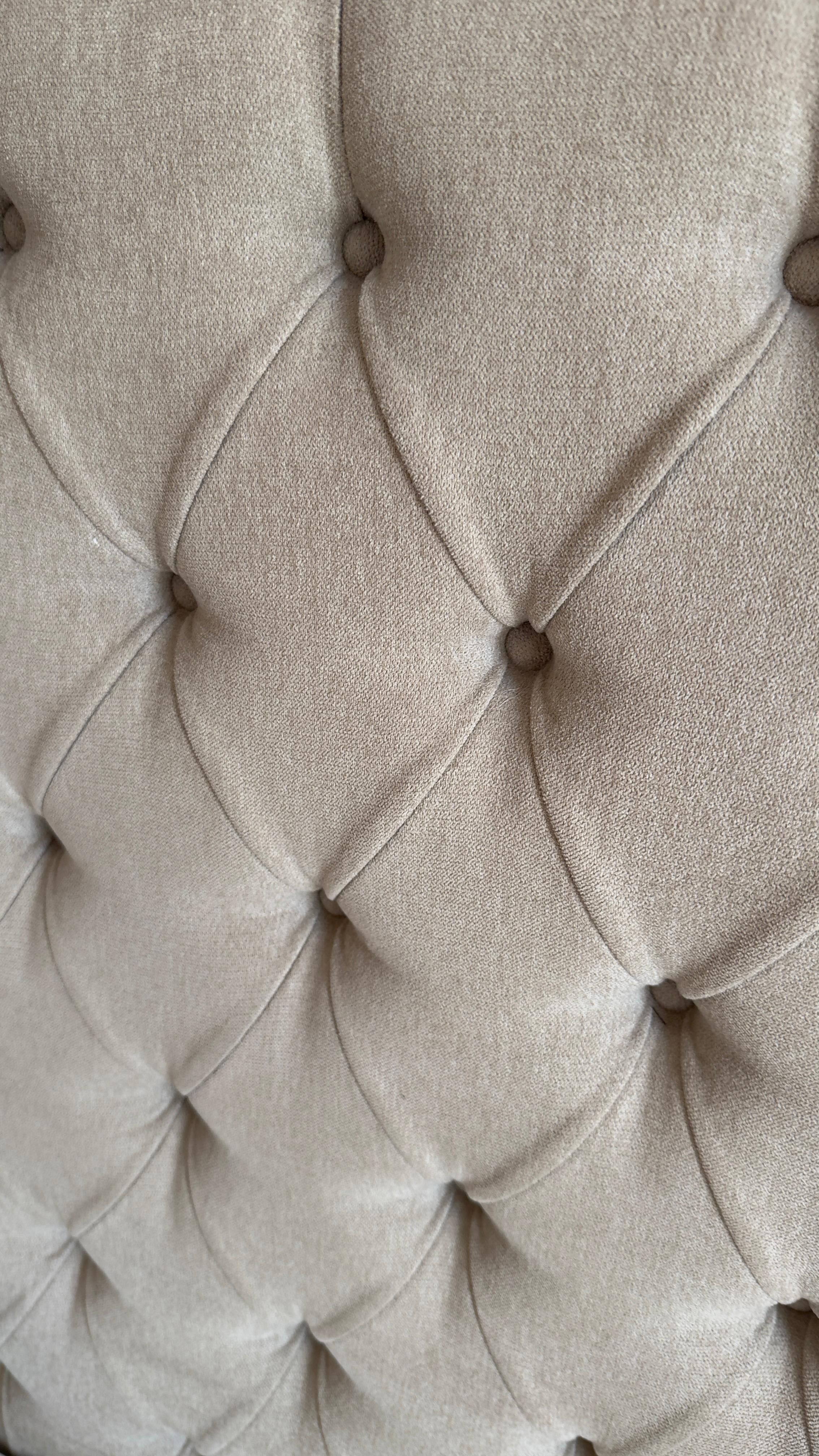 Cama estofada com baú e colchão Pikolin 160x200