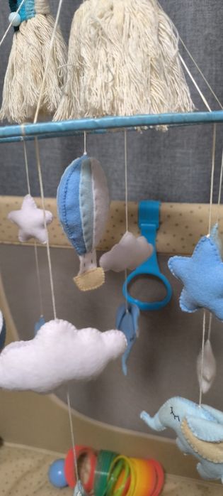 Мобіль із фетру на ліжечко