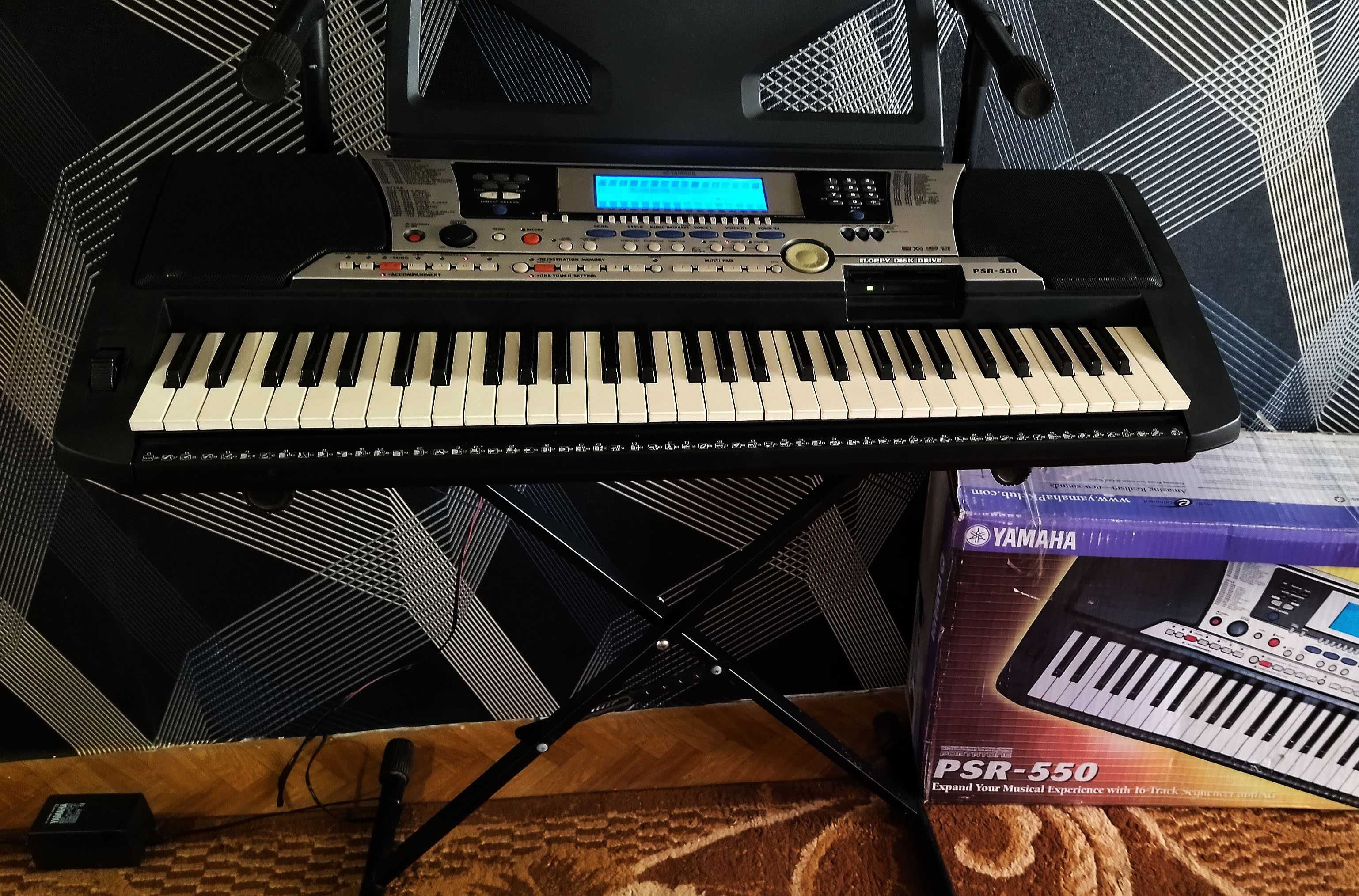 Синтезатор Yamaha PSR-550