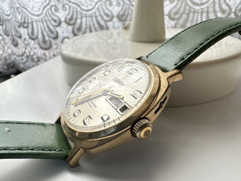Zegarek slava  radziecki POZŁACANY nakręcany ZSRR 39 mm bez koronki