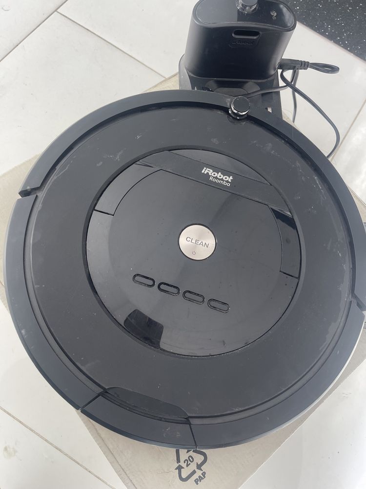 iRobot Roomba 800 series Vacuuming czarny