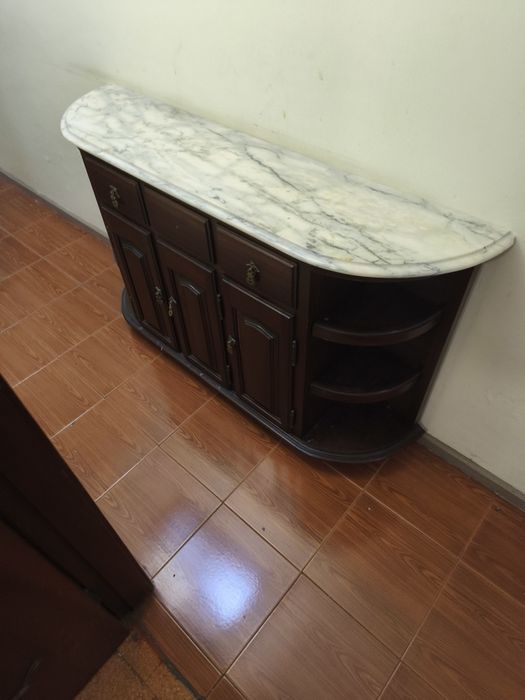 Credence com mármore