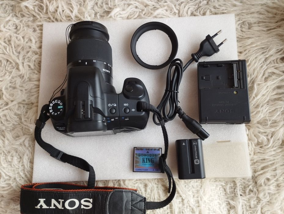 Sprzedam aparat fotograficzny Sony Alpha 200 z dużym futerałem