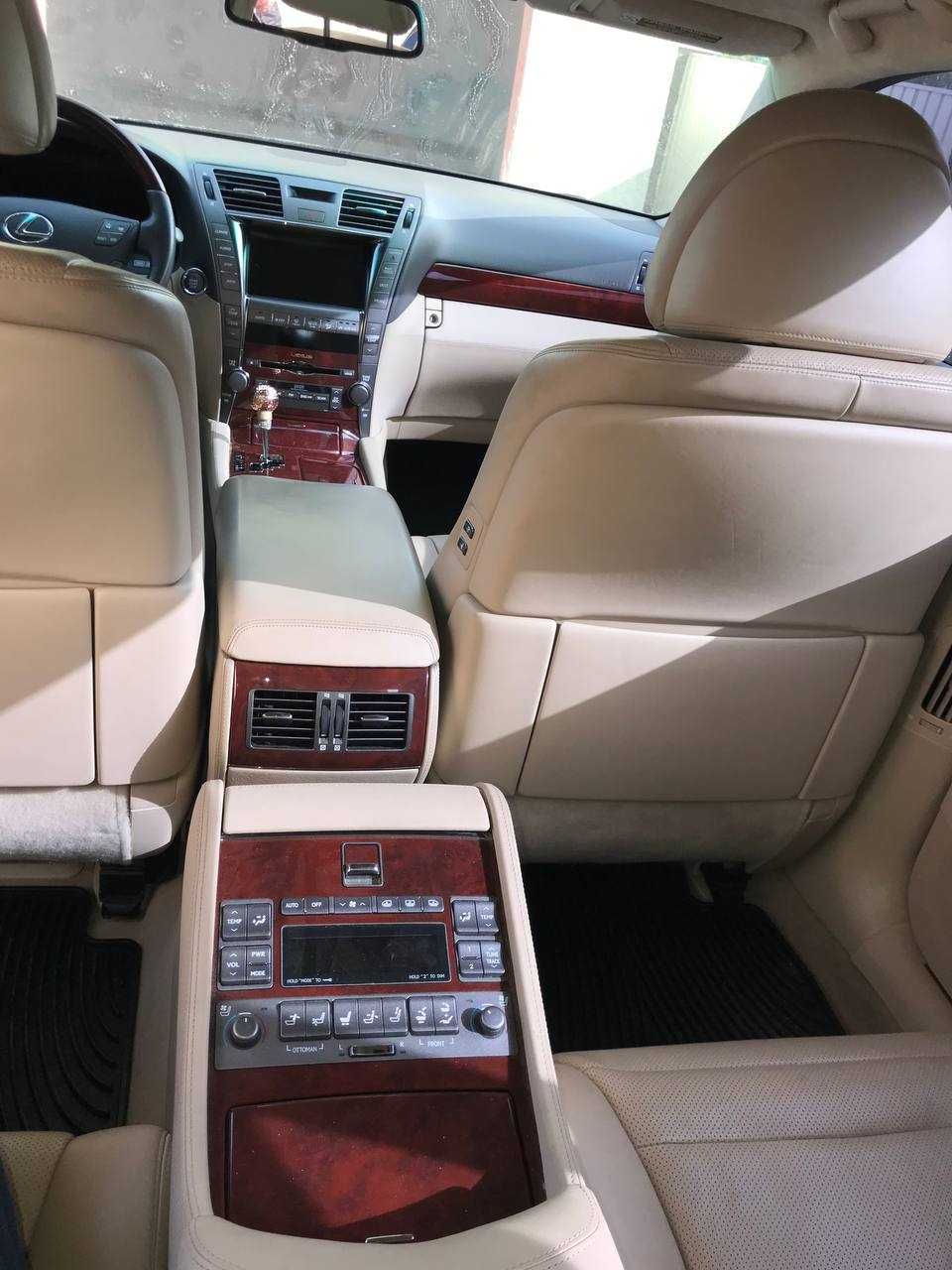 Lexus LS 460L / 2007 год