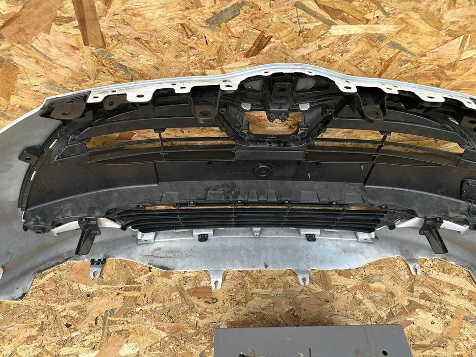 Toyota Yaris IV 4 20- zderzak przedni przód cały