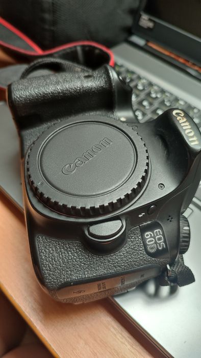 canon 60d с картой памяти, аккумулятором и зарядкой.