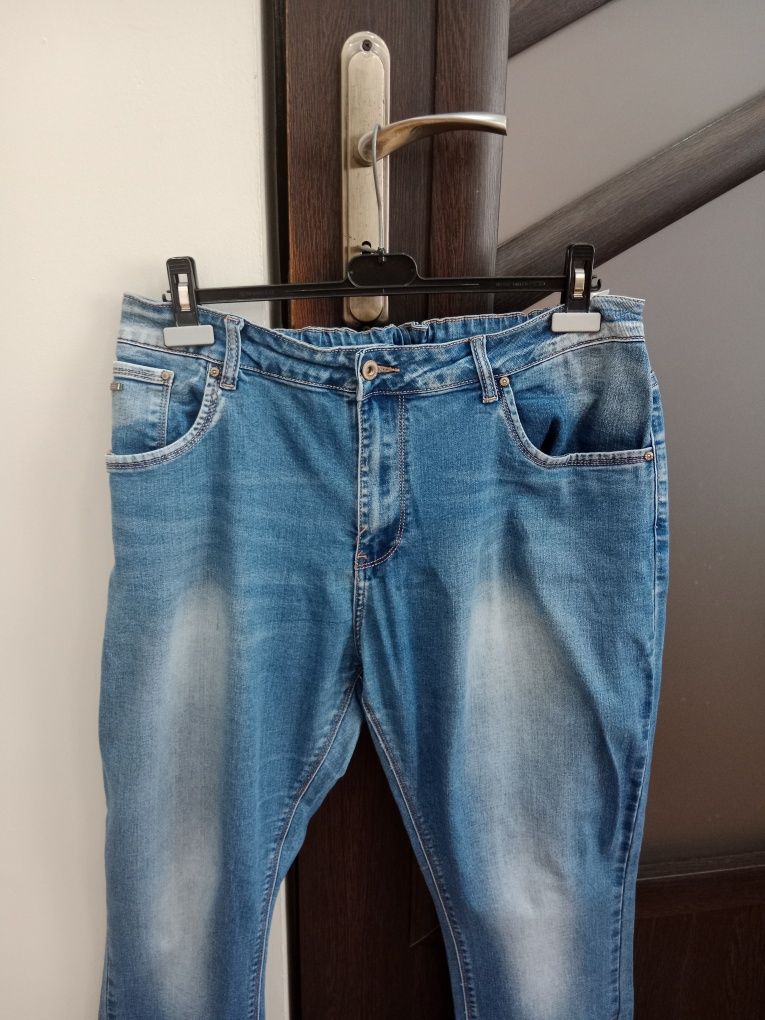 Jeansowe spodnie damskie na gumce w pasie xxxl