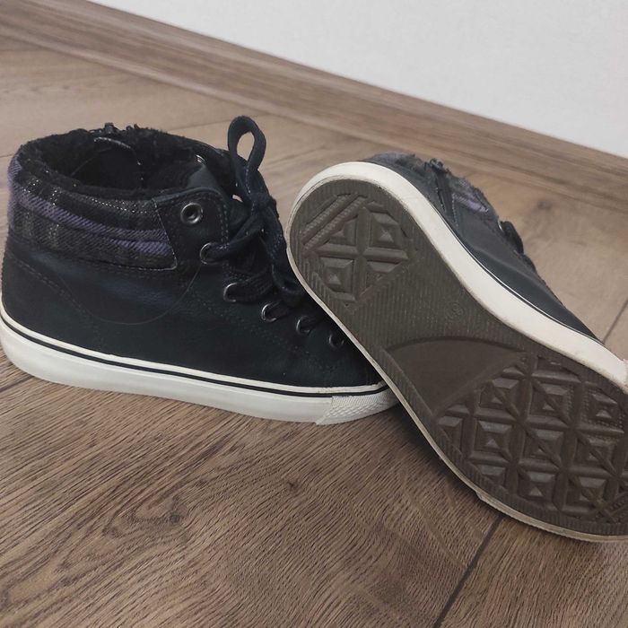 Продам кросівки кеди  демосезонні