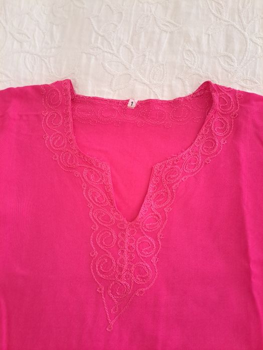 Túnica com bordado s rosa