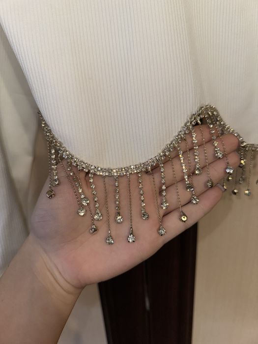 Топ, кофта з фігурним низом та бахрамою зі стразів