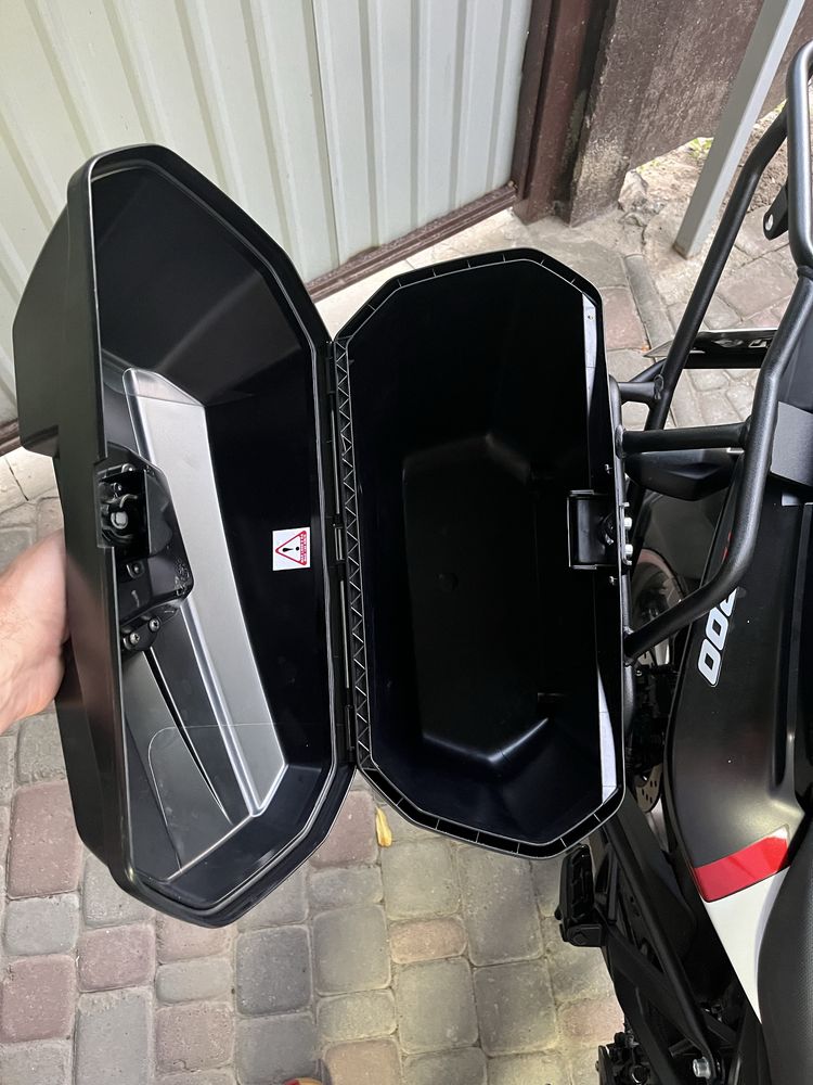 Багажна система з кофрами на Bajaj Pulsar ns200
