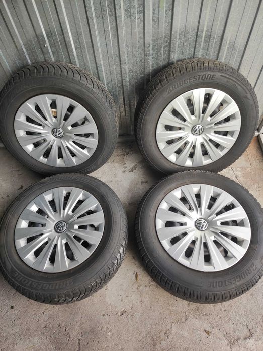 koła Touran, felgi stalowe z oponami 195/65R15 Bridgestone i kołpakami