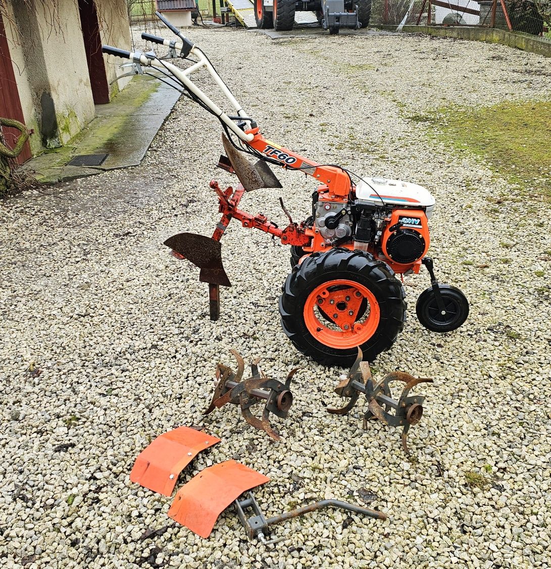 glebogryzarka z pług Kubota  traktor  traktorek z plugiem nie honda is