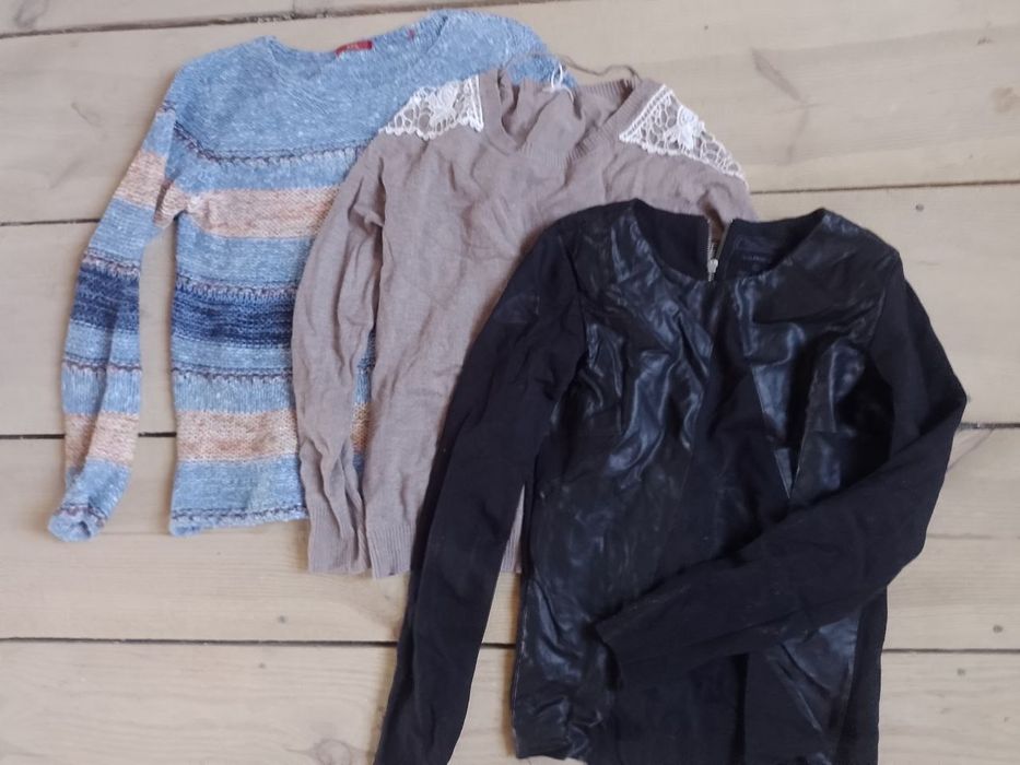 Віддам безкоштовно багато одягу, взуття.