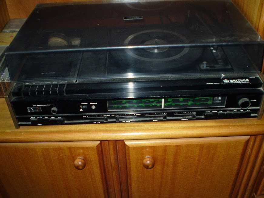 Record player with radio and cassette player64585958447107121