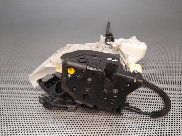 Fechadura / fecho porta trás esquerdo VOLKSWAGEN Passat (3C2)