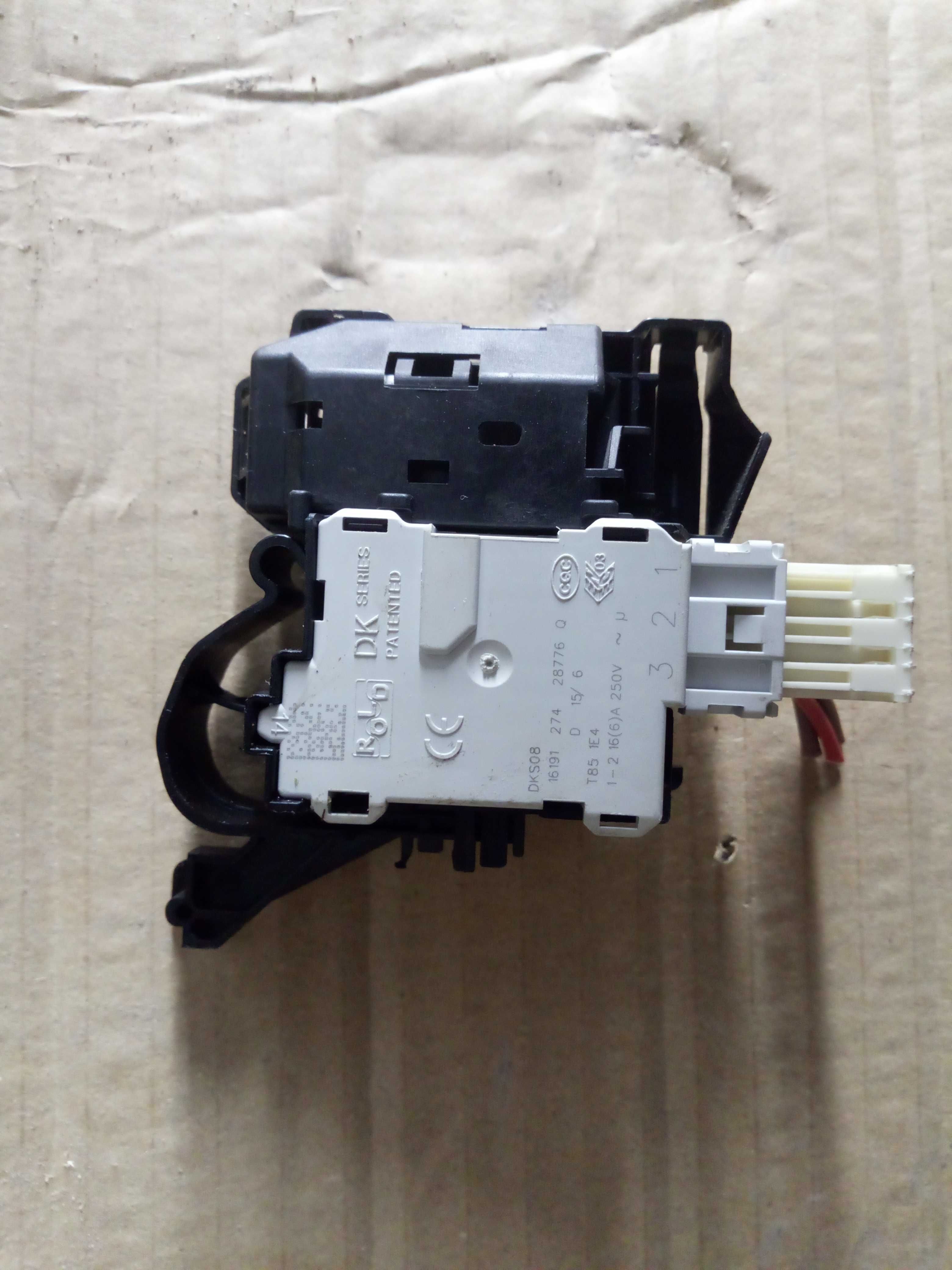 Zamek blokada dks08618 do Pralki Whirlpool Hotpoint  fwdg961483 sbsv