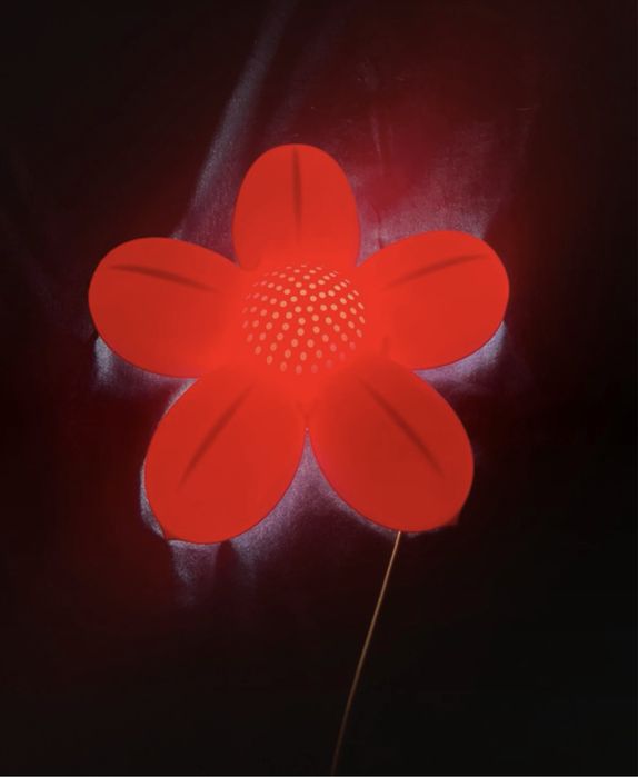 Lampka oświetlenie na ścianę Ikea Kwiat kwiatek różowy