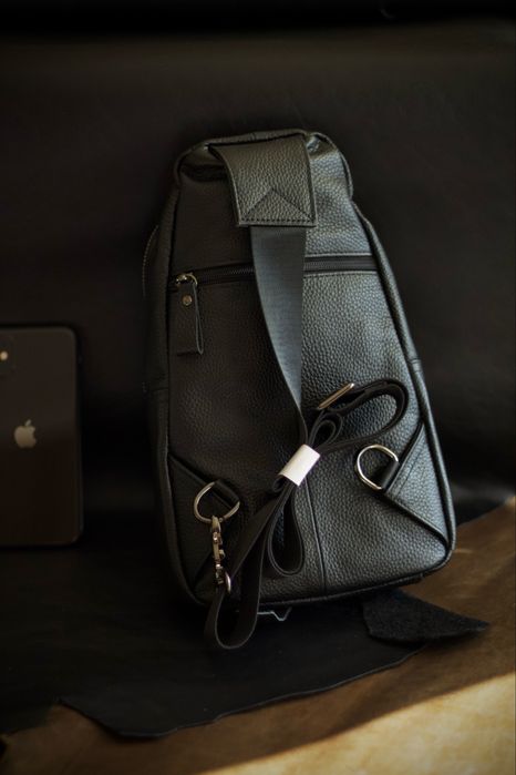 Сумка на грудь чоловіча шкіряна. Мужская кожаная сумка слинг / бананка