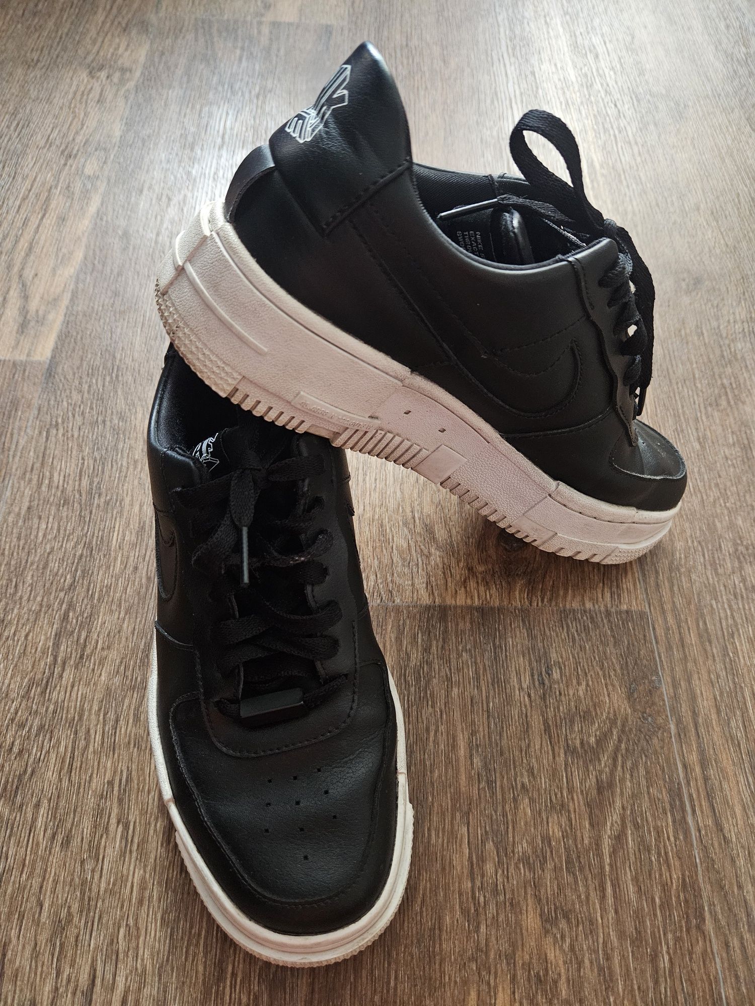 Продам кроссовки Nike Air Force Pixel