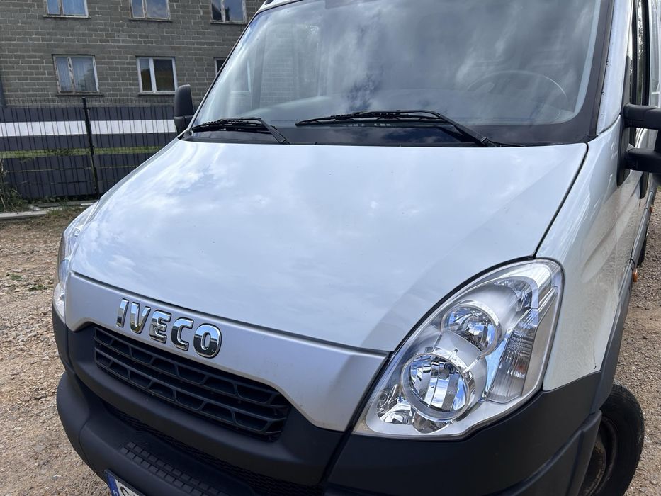 Wynajem duży bus Iveco Daily L4H2 blaszka, dostawczak