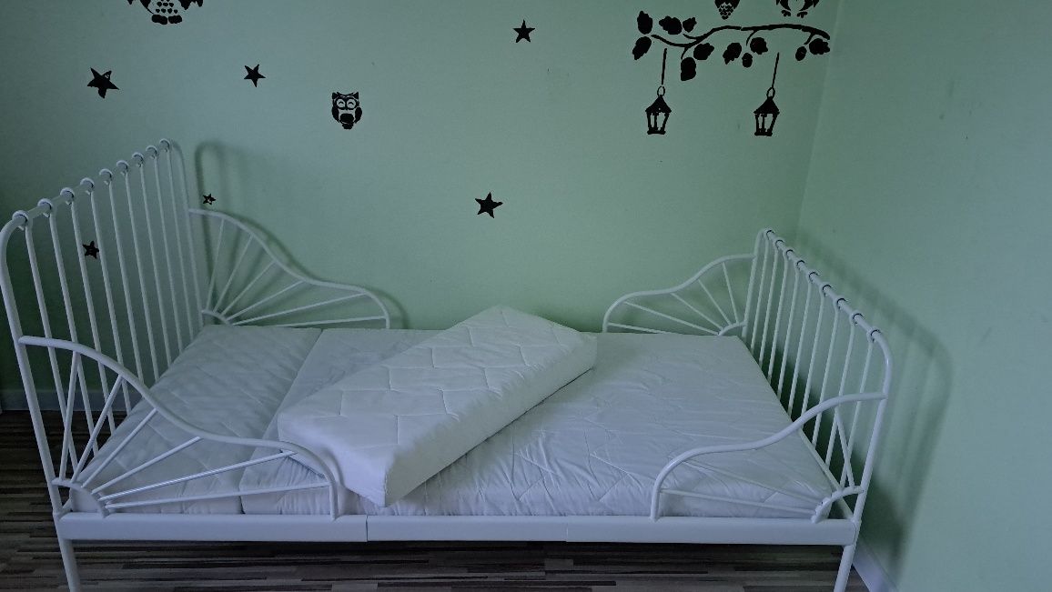 Łóżko rosnące z dzieckiem  Ikea Minnen z materacem